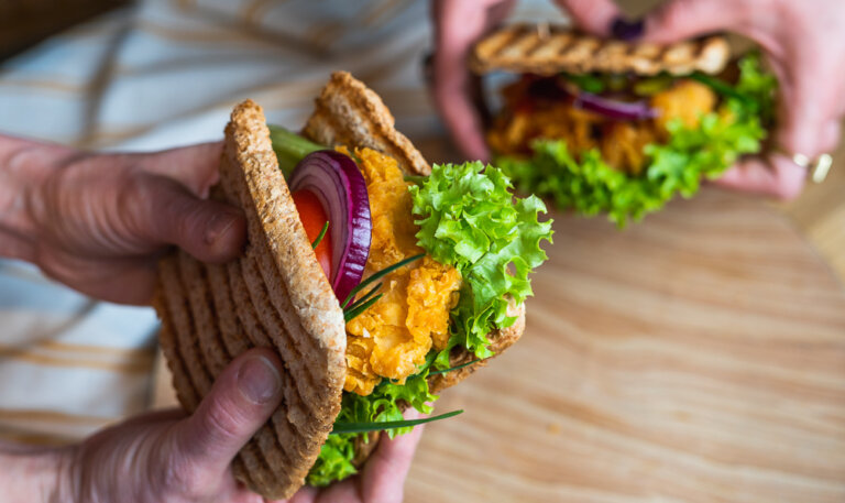 chicken food chicken sandwich for lunch