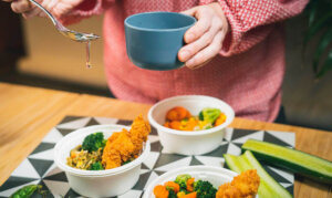 coating chicken with rice Chicken and rice – recipe for colourful rice