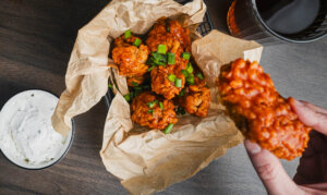 How to make Buffalo-style hot wings Spicy breaded Buffalo wings